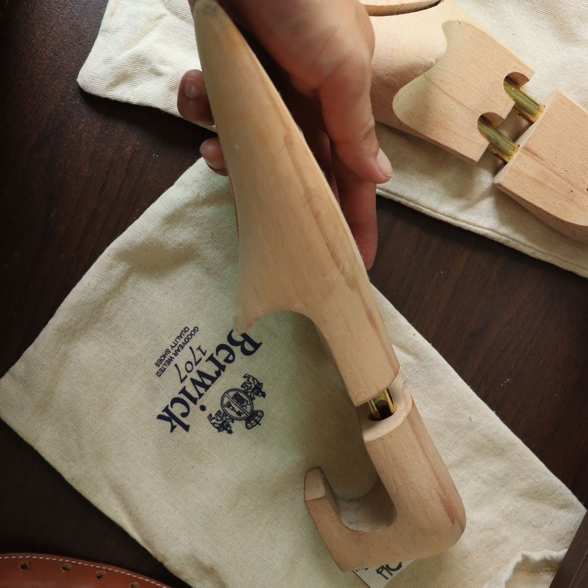 Berwick1707 Shoe Tree Beech Wood Natural (Twin Tube) + ถุงผ้า Berwick 2… รูปที่ 6