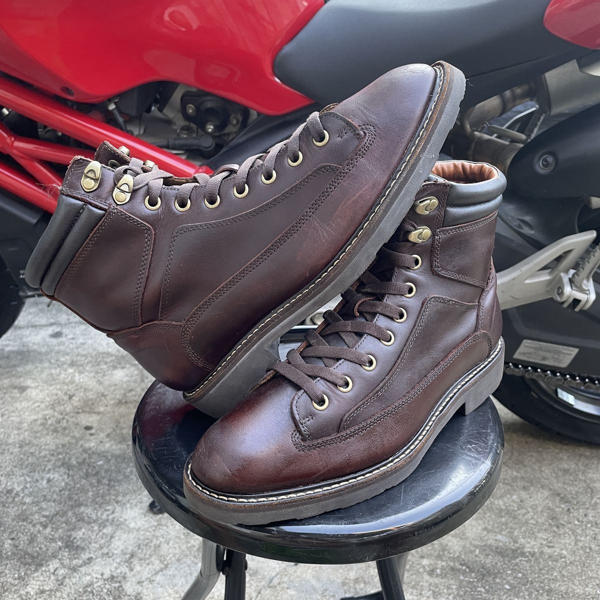 Hawkins Monkey Boots รูปที่ 1